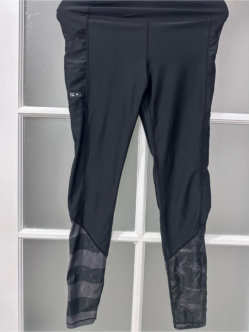 Pelagic Womens Fiji Fishing Leggings Black Camo Mesh Sun Protection Small